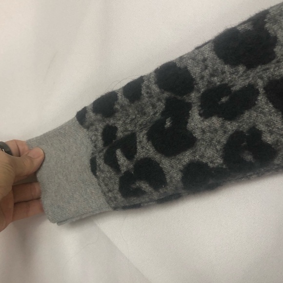 Loft Animal Print Neutral Crew Neck Sweater Soft Fuzzy Textured Banded Hem - Picture 3 of 10